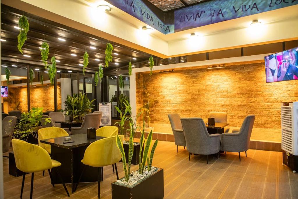 Lounge La Vida Loca — Équipement culturel & loisirs à Ouagadougou, Burkina Faso | Dream Studio