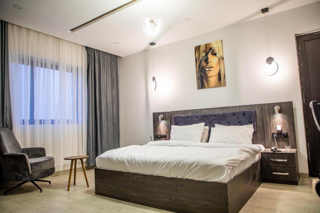 Lounge La Vida Loca — Équipement culturel & loisirs à Ouagadougou, Burkina Faso | Dream Studio